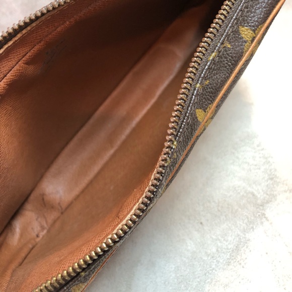 SOLD on M! Auth Louis Vuitton Clutch!! - Picture 6 of 7